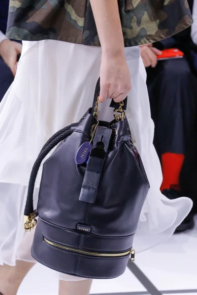 Look 22
